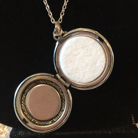 Aromatherapy essential oils diffuser necklace - Picture 6 of 7